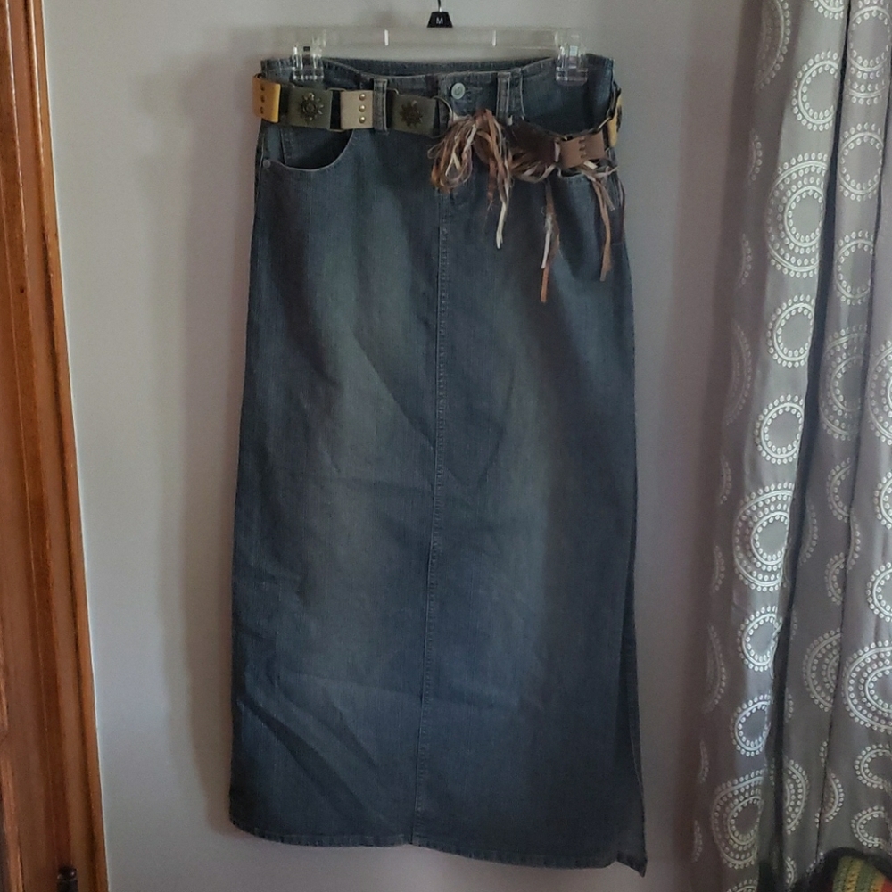 Jean skirt with belt
